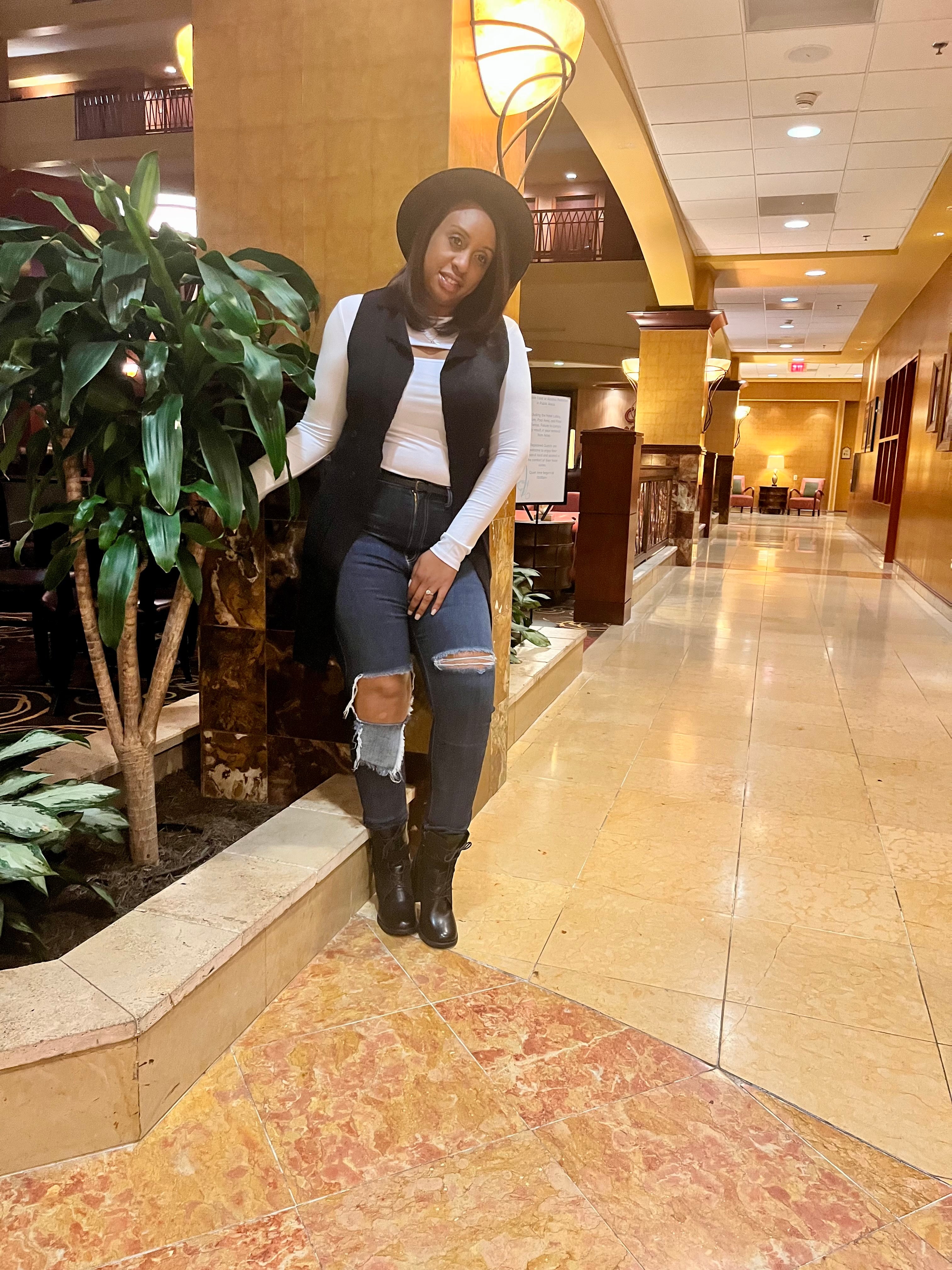 CELINA VEST-BLACK